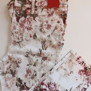 Womens skinny pant high rise soft stretch. Size 8. Brand new.